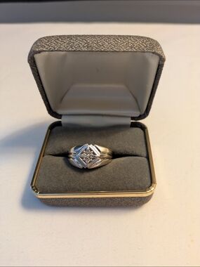 10K White Gold Men's Ring, size 10.5